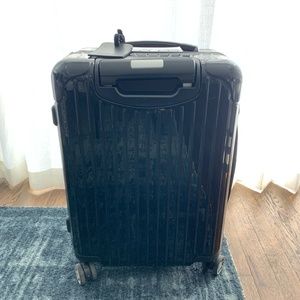 Rimowa Salsa Deluxe carry on suitcase